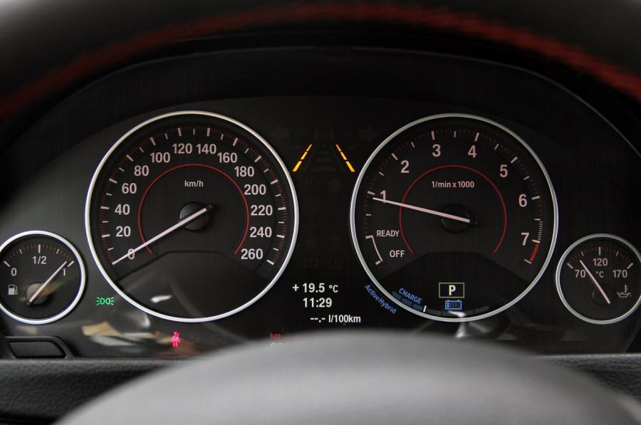  BMW ActiveHybrid 3 2013 года  (фото 19 из 43)
